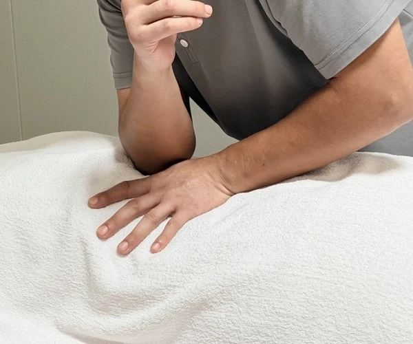 Therapeutic Chinese Massage clinic room / 推拿诊室环境